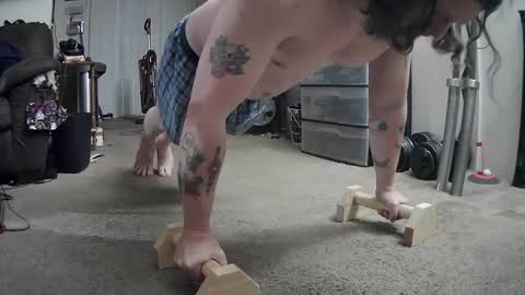 biggerisbetter21 online show from 14, 12, 2024