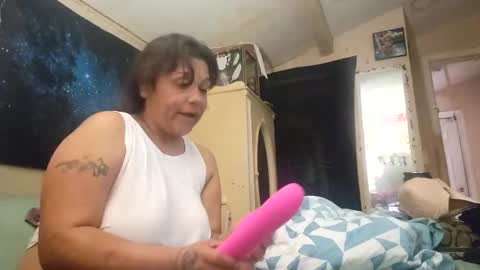 Snapshot of bigolemini chatting on 6, 2, 2025 the Mini mami online show from 6, 2, 2025