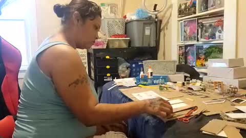 Snapshot of bigolemini chatting on 8, 2, 2025 the Mini mami online show from 8, 2, 2025