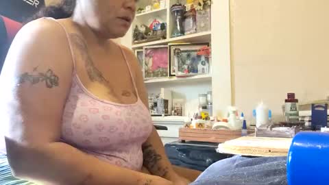 Snapshot of bigolemini chatting on 15, 2, 2025 the Mini mami online show from 15, 2, 2025