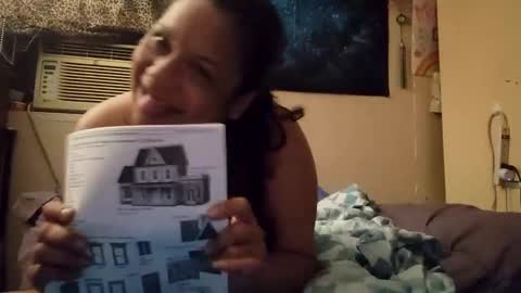 Snapshot of bigolemini chatting on 8, 3, 2025 the Mini mami online show from 8, 3, 2025