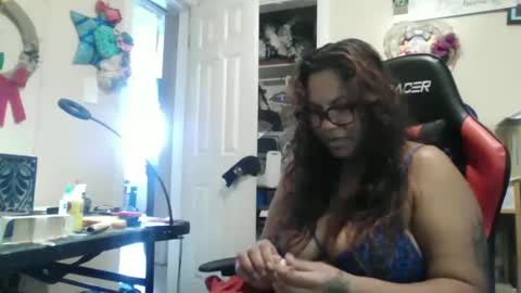 Snapshot of bigolemini chatting on 10, 9, 2025 the Mini mami online show from 10, 9, 2025