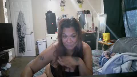 Snapshot of bigolemini chatting on 8, 10, 2025 the Mini mami online show from 8, 10, 2025