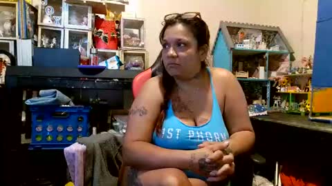 Snapshot of bigolemini chatting on 3, 11, 2025 the Mini mami online show from 3, 11, 2025