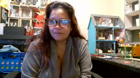 Snapshot of bigolemini chatting on 4, 11, 2025 the Mini mami online show from 4, 11, 2025