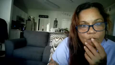 Snapshot of bigolemini chatting on 19, 11, 2025 the Mini mami online show from 19, 11, 2025