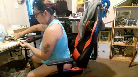Snapshot of bigolemini chatting on 4, 12, 2025 the Mini mami online show from 4, 12, 2025