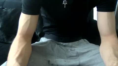 Snapshot of bimusician77 chatting on 12, 12, 2024 bimusician77 online show from 12, 12, 2024