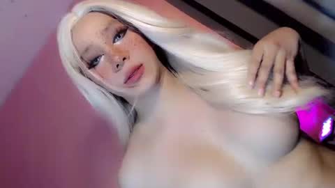 YOUR QUEEN online show from 9, 5, 2026