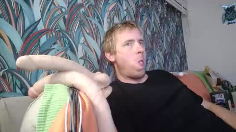 Snapshot of bizoukey15 chatting on 8, 9, 2025 bizoukey15 online show from 8, 9, 2025