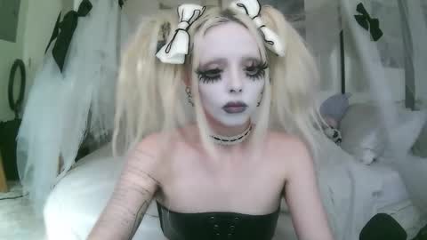 vampire fang  online show from 13, 2, 2026