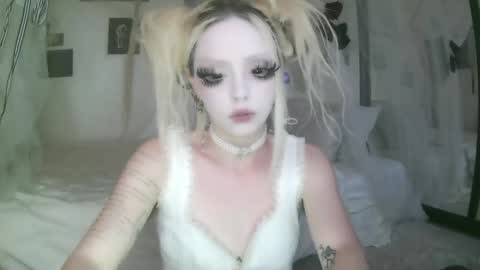 vampire fang  online show from 8, 4, 2026