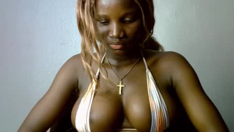 Snapshot of black_ebonyqueen chatting on 4, 10, 2025 Esthy online show from 4, 10, 2025