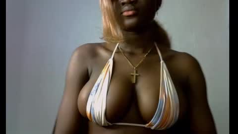 Snapshot of black_ebonyqueen chatting on 16, 10, 2025 Esthy online show from 16, 10, 2025