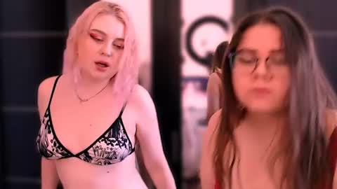 Sasha and Bella online show from 15, 6, 2026