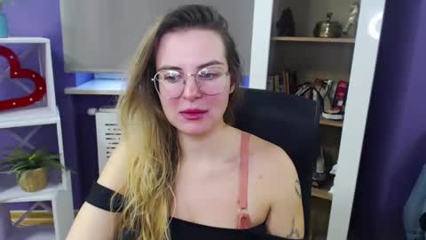 Snapshot of blackrosezoey chatting on 12, 12, 2024 Z O E Y online show from 12, 12, 2024