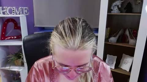 Z O E Y online show from 3, 2, 2026