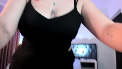 blair_red_ online show from 20, 4, 2026