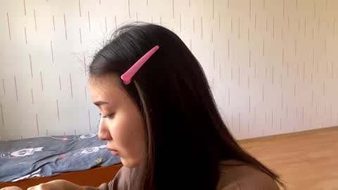 Mila online show from 8, 4, 2026