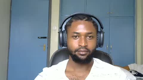 Snapshot of blakmoufaka chatting on 17, 10, 2025 blakmoufaka online show from 17, 10, 2025