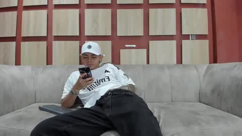 Snapshot of bless_my_neighbor chatting on 19, 2, 2025 The Best Models online show from 19, 2, 2025