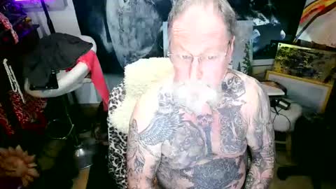 Snapshot of blindsurfer780299 chatting on 12, 10, 2025 blindsurfer780299 online show from 12, 10, 2025