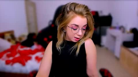 Nicole online show from 5, 3, 2026