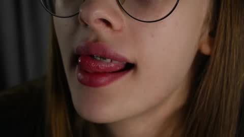  LiLy online show from 11, 11, 2025