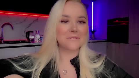 Lana online show from 20, 2, 2025