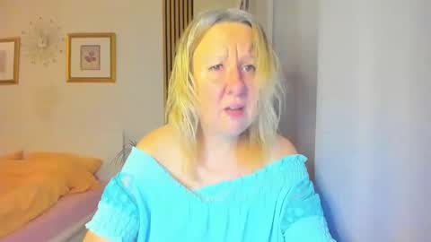 Snapshot of blonde_angel20 chatting on 30, 12, 2024 Nicole online show from 30, 12, 2024