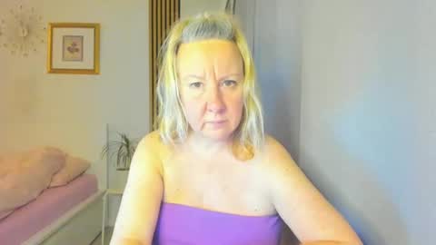 Snapshot of blonde_angel20 chatting on 4, 1, 2025 Nicole online show from 4, 1, 2025