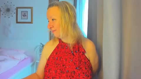 Snapshot of blonde_angel20 chatting on 8, 1, 2025 Nicole online show from 8, 1, 2025