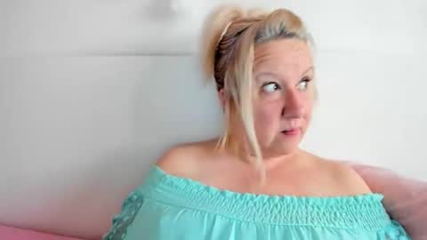 Nicole online show from 19, 10, 2025