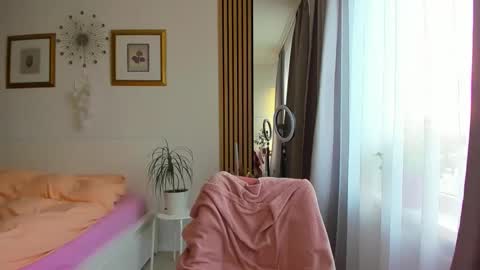 Nicole online show from 4, 2, 2026