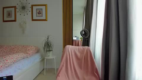 Nicole online show from 17, 4, 2026