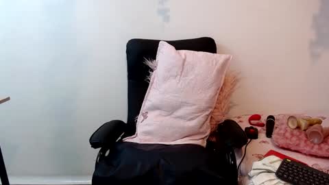 Snapshot of blonde_squirt_ chatting on 28, 12, 2024 blonde_squirt_ online show from 28, 12, 2024