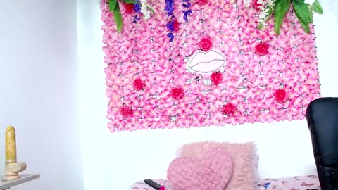 Snapshot of blonde_squirt_ chatting on 3, 1, 2025 blonde_squirt_ online show from 3, 1, 2025