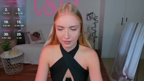 Snapshot of blonde_vibe chatting on 21, 5, 2026 Nessa online show from 21, 5, 2026
