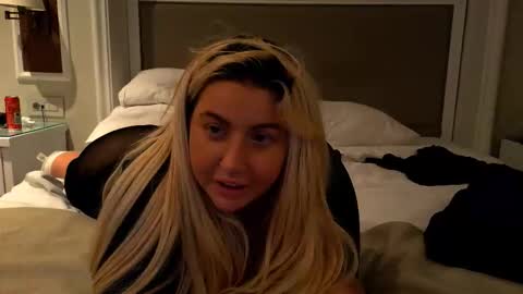 Snapshot of blondedolltia chatting on 5, 1, 2026 blondedolltia online show from 5, 1, 2026