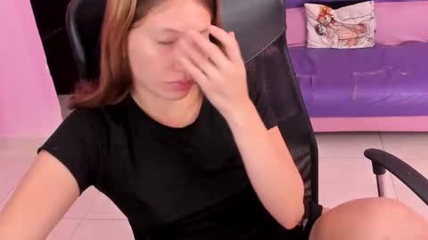 Snapshot of blondie_dirty_squirt chatting on 7, 6, 2026 blondie_dirty_squirt online show from 7, 6, 2026