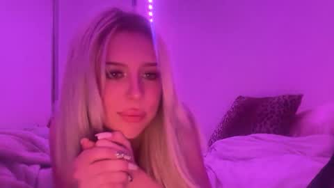 Snapshot of blondieangel11 chatting on 12, 4, 2026 blondieangel11 online show from 12, 4, 2026