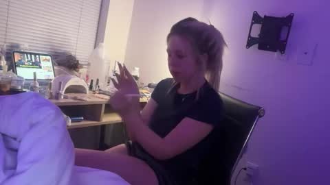 Snapshot of blondieangel11 chatting on 23, 5, 2026 blondieangel11 online show from 23, 5, 2026