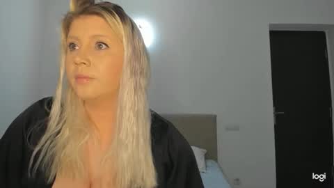 Snapshot of blondysarah chatting on 21, 12, 2025 blondysarah online show from 21, 12, 2025