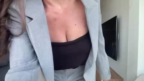 Snapshot of bloomyogi chatting on 19, 6, 2026 Emma Bloom online show from 19, 6, 2026