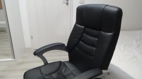 Snapshot of blue_eyes96 chatting on 13, 12, 2025 Juliet online show from 13, 12, 2025