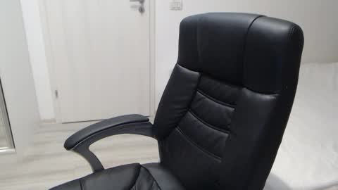 Snapshot of blue_eyes96 chatting on 18, 12, 2025 Juliet online show from 18, 12, 2025