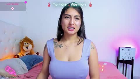 Snapshot of blue_petite chatting on 18, 3, 2026 Linda online show from 18, 3, 2026