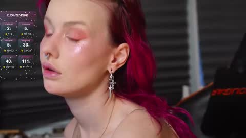 Snapshot of bluecherryyy chatting on 21, 11, 2025 Lika online show from 21, 11, 2025