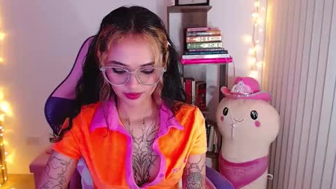 Snapshot of bluee_v chatting on 3, 10, 2025 Im Abril .. Nice to meet you thumb up me please its important INDEPENDENT MODEL online show from 3, 10, 2025