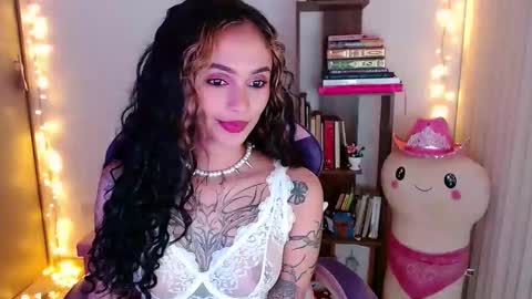 Snapshot of bluee_v chatting on 18, 11, 2025 Im Abril .. Nice to meet you thumb up me please its important INDEPENDENT MODEL online show from 18, 11, 2025